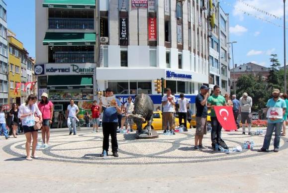 - &#8220;Koan adam yryen adamdan, yryen adam duran adamdan hzldr....&#8221;