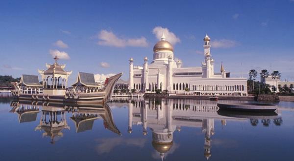 <p><b>Sultan mer ali Seyfeddin Cami</b></p>  Brunei