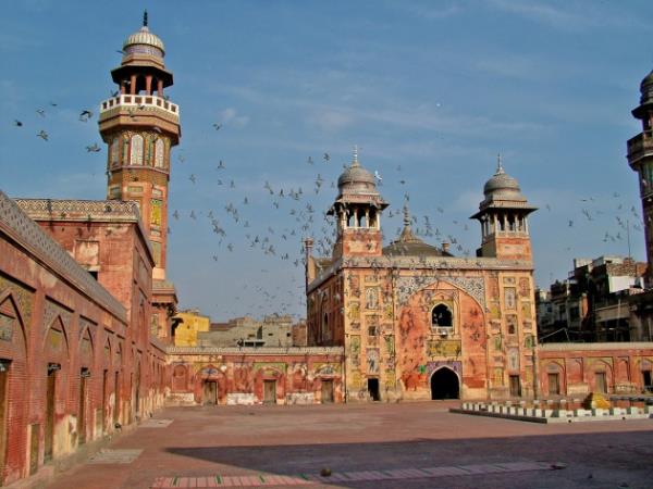 <p><b>Vezir Han Camisi</b></p>  Lahore, Pakistan