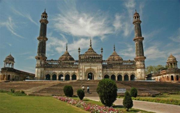 <p><b>Asafi Cami</b></p>  Lucknow, Hindistan
