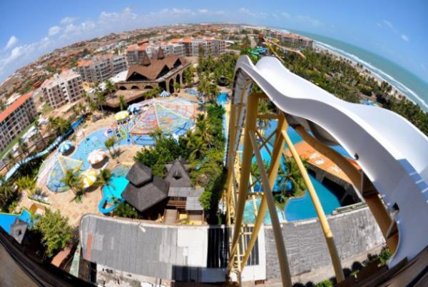 <p><b>En hzl su kaydra</b></p>  Insano isimli su kaydra, 41 metrelik yksekliiyle Guiness Rekorlar Kitab'ndaki yerini almtr. Bu ykseklik, 14 katl bir binannkine denktir. Ykseklik ve eiminin sonucu, bu su kaydra saniyede 105 km hza ulaan ve yaklak 4-5 saniye sren inanlmaz hzl bir ini salar.