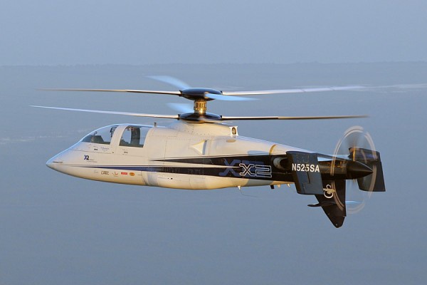 <p><b>En hzl helikopter</b></p>  Aslnda pervaneli bir helikopterin kontrolden kmadan uabilmesi iin ulaabilecei en yksek hz saatte 250 mildir (402.336 km/s).