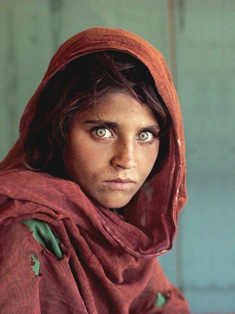 Yurtdndaki reklam kampanyalarnda kullanlmak zere dnyaya adn National Geographic Dergisi'nin kapanda yer alan "Afgan Kz" fotorafyla duyuran ABD'li belgesel fotorafs Steve McCurry,