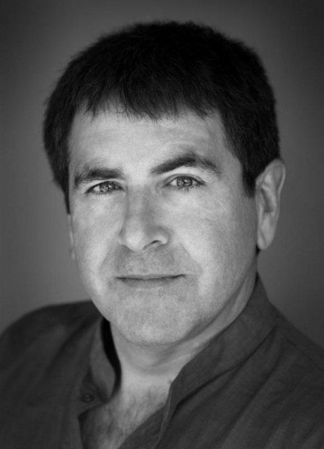 Reklam fotoraflnn "bir numaras" olarak deerlendirilen Mark Edward Harris, sanat elisi foto muhabiri Hazel Thompson ve rock yldzlarnn fotorafs Robert M. Knight, Trkiye iin en zel fotoraflarn ekti.