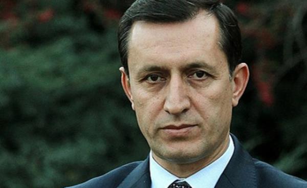 Babakan Yardmcs Emrullah ler 3 ocuk babasdr.