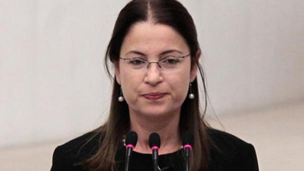 Aile ve Sosyal Politikalar Bakan Ayenur slam 1 ocuk annesidir.