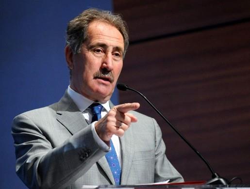 Kltr ve Turizm eski Bakan Erturul Gnay da Taksim'deki projeye tepki gsterip eylemleri destekleyenlerden oldu. Bakanl dneminde de projeye kar ktn belirten Gnay'n nerisi ise Gezi Park'n park olarak brakp Kapalar ve Msr ars'n ihya etmek.