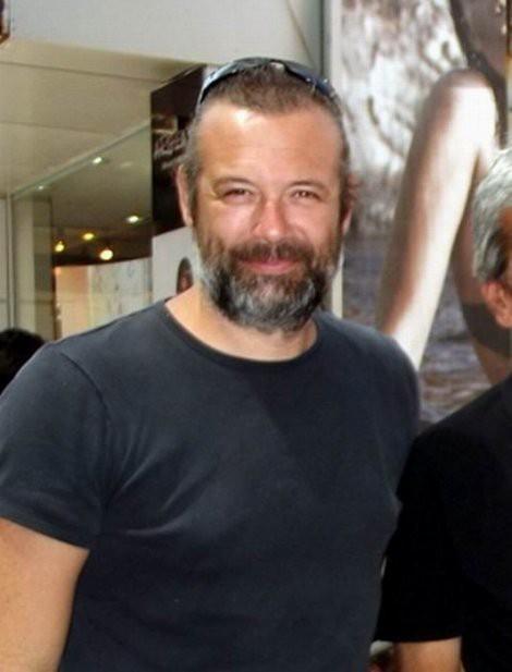 Eylemlere katlan ve Twitter&#8217;da olaylarla ilgili aktif paylamlarda bulunan Levent zmc, Gezi Park eylemlerinde hkmete ok sert eletirilerde bulunmutu.