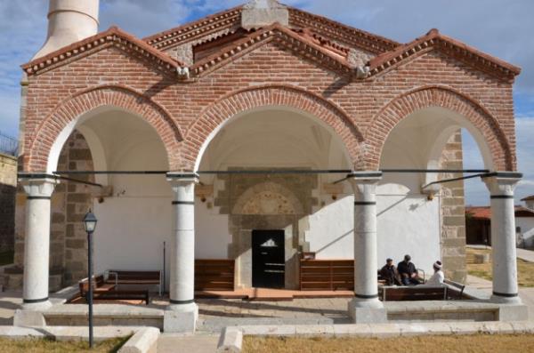 1800'l yllarda gm madenlerinde alan Rumlar iin ina edilen kilise, cami olarak kullanlyor.