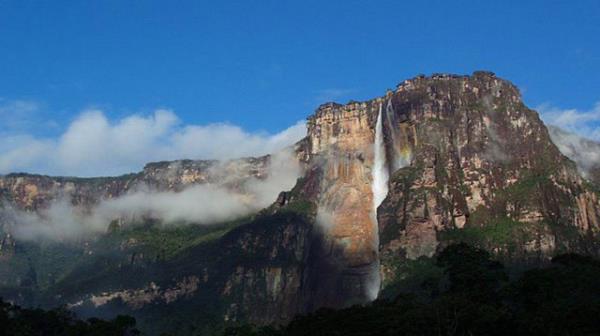 <p>18. En Yksek elale - Angel Falls, Venezuela </p>  Yaklak 900metre ykseklii bulunan elale o kadar yksek ki, su daha yere ulamadan buharlayor.