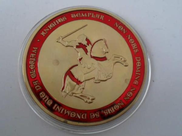 Tapnaklar hem birtakm ayrcalklara sahip olduklar iin hem de gvenilir olduklar iin kutsal topraklara giden hallarn paralarn da tayorlard.