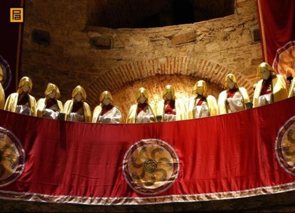 Tarikatn bir ilgin karakteri de o zamanki Orta a dncesinden farkl dnsel yaps idi. Ezoterik dnceye olan yatknl Tapnaklar dier tarikatlardan ayrtmakta ve etrafta yanl anlamalara yer vermekte idi.