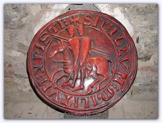 <p><b>TAPINAKILARIN SA HAKKINDAK GRLER</b></p>  Tarih boyunca sregelen rivayetlere gre Tapnaklarn sa hakkndaki grleri Hristiyanlktan ok daha farkldr. Yaygn olan bir rivayete gre Tapnak valyeler Johannit mezhebe mensupturlar.