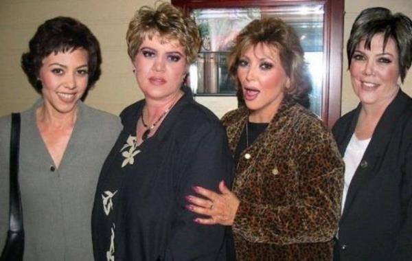 Kris Jenner, kzlar Kim, Khloe ve Kourtney Kardashian.