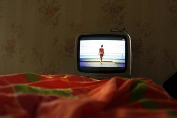 ngiliz sigorta irketi Engage Mutual, 2 bin kiinin katlmyla yapt anketle yalln 50 belirtisini saptad: te bazlar:  <p><b>TV'deki programlardan ikayet etmek</b></p>