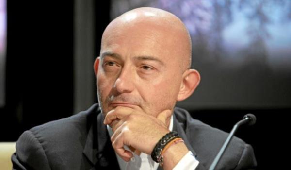 <p><b>Dou Holding Ynetim Kurulu Bakan Ferit ahenk ocuklar: </b></p>    *Defne ahenk