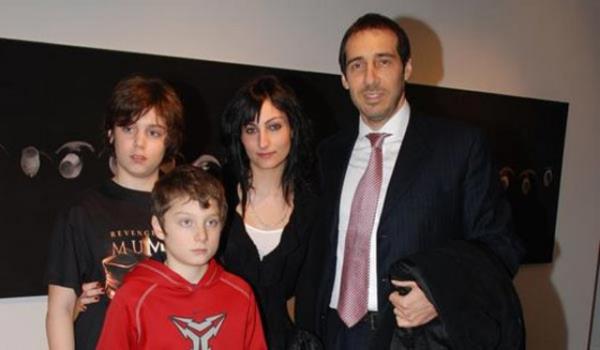 Leyla Alaton'un oullar Efe Eros ve Alp Atlas (soldan birinci ve ikinci)