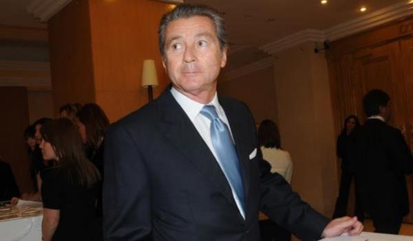 <p><b>Akkk irketler Grubu Ynetim Kurulu yesi mer Dinkk'n ocuklar: </b></p>    Aya Dinkk  <p>Gamze Dinkk</p>  Mutlu Dinkk