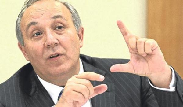 <p><b>Kazanc Grubu'nun Ynetim Kurulu Bakanvekili olan Mehmet Kazanc'nn ocuklar:</b></p>    *Kaan Kazanc  <p>*Begm Kazanc</p>