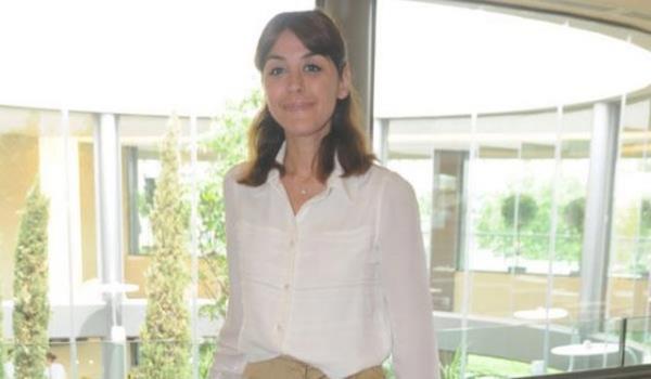 <p><b>Akkk irketler Grubu Ynetim Kurulu yesi Alize Dinkk Eybolu'nun kz: </b></p>    *Burak Eybolu