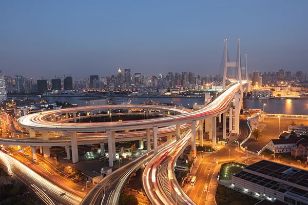 <b>Nanpu Kprs</b>  <p>in'in anghay kentinde bulunan kprnn kendisinden ok, yerden tasarruf etmek iin spiral eklinde ina edilen yaklam viyad ilgi ekiyor.</p>