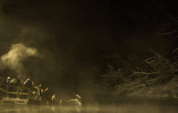 nsanlar, Istra Ortodoks Epifani kutlamalar srasnda, Istra Nehrin'in buzlu sularna dalyorlar. MAXIM Shemetov / REUTERS