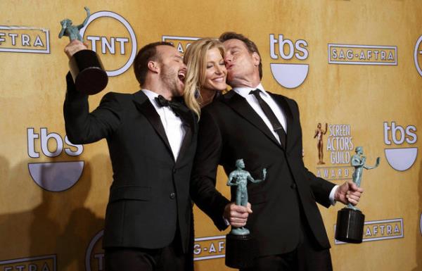Cranston, Gunn ve Paul, Screen Actors Guild dl Treni Kulisinde kendi dlleri ile poz verirken. LUCY Nicholson / REUTERS