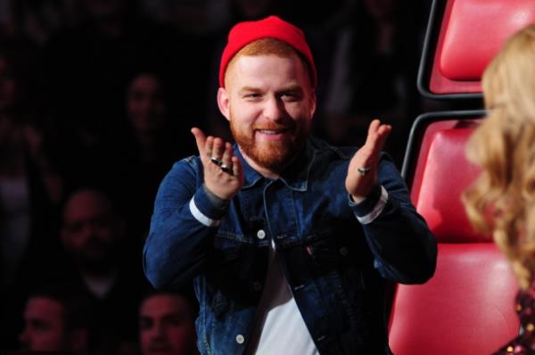 Jri yesi olduu 'O Ses Trkiye'ye bu sezon damga vuran Gkhan zouz, abdest alrken ekilmi fotorafnn kendi adna alan fake hesapla Instagram'da paylalmasndan rahatsz: "Herkesin bir srl taraf vardr. Senelerdir yaam olduum bir i dnyam varsa, onu 'O Ses Trkiye' gndemiyle sunacak halim yok. zel hayat-m paylamaktan holanmam..."