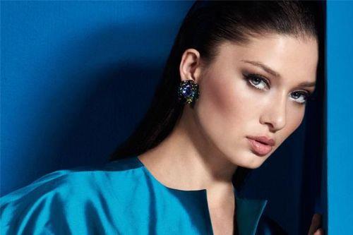 YELAY: nl oyuncu, bir internet televizyonu reklamlarnda oynamt. Yeilay'n bir sredir ekranda dnen reklam iin 100 bin lira ald syleniyor. Reklamn bir baka versiyonunda da Uur Ycel yer alyor. Ycel bu reklam iin 200 bin lira alm. Yeilay ayn zamanda Bir boya markasnn yeni reklam serisinde de yer almt.