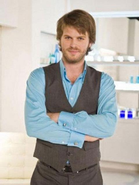 KIVAN TATLITU Tatltu, getiimiz yllarda bir hava yolu irketinin yz olmu ve Ortadou lkelerinde gsterilecek bir reklam filminde rol almt. Bu reklam filmi iin 300 bin dolar kazand ne srlen Tatltu, ardndan bir giyim markas ile anlat. nl oyuncunun 250 bin dolara da o markann yz olduu konuuldu. Yakkl oyuncu son olarak da bir iecek firmasyla 750 bin dolara anlat. Son gnlerden kilo verdii gzlenen Tatltu'a yeni reklam filminde drt kz hayran da elik edecek.