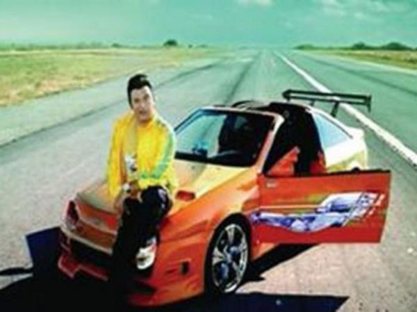 YAVUZ SEKN Yapt taklitler ile ilgi oda olan Yavuz Sekin, u sralar akaryakt reklamlar ile ekranlara geliyor. Yavuz Sekin'in reklamlar karlnda 250 bin TL ald konuuluyor...