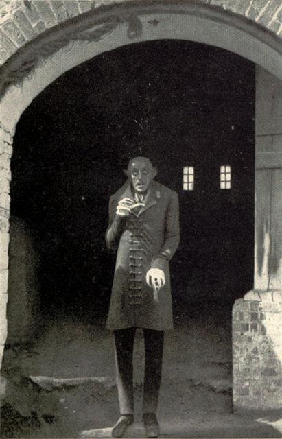 Nosferatu-Bir Dehet Senfonisi filminin ba karakteri, uzun trnaklar ve korkutucu yzyle insanlara dehet salan bu vampir, dneminin en cretkar vampiridir.