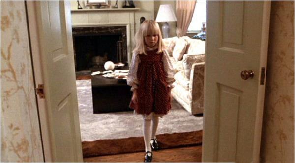 Frank Carveth?in kk kz, annesiyle geirdii bir haftasonundan sonra babasnn evine srtnda yaralarla dnnce Frank Carveth deliye dner ve olaydan Dr. Hal Raglan?i sorumlu tutar.