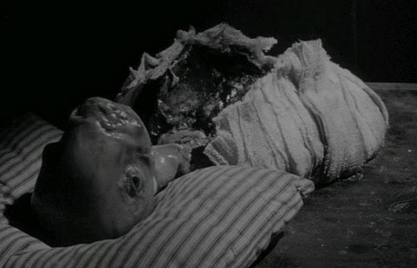 <p><b>19. The Baby in Eraserhead </b></p>  77 yapm Heraserhead isimli filmin yaratk bebei, dnemine gre olduka korkutucu grnyor. Ki sadece dnemine gre deil, bugn bile korkutucu grndn sylemek mmkn.