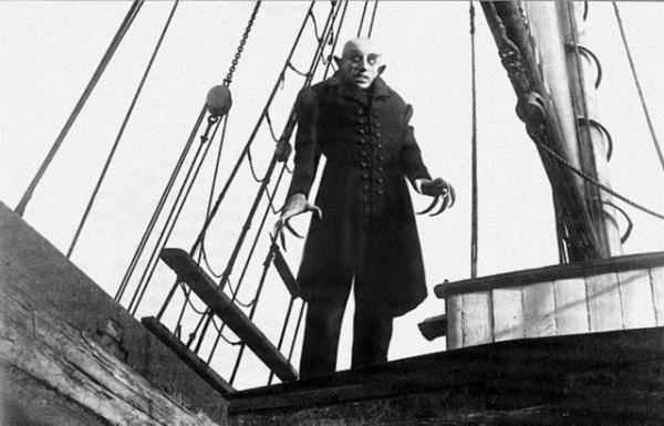 <p><b>2. Kont Orlok </b></p>  Drakula'dan esinlenilen bu karakter, Drakula gibi bir vampir. Fakat alacakaranlk filmindeki vampirler kadar yakkl, ho grnml deil.
