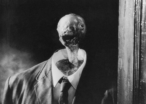 Yaratk olmasnn dnda bebek kimliini de es gemeyip, bebek masumiyetiyle alayan, ince boyunlu bir canl. Film Mary tarafndan dourulan bu bebek ve sonrasnda terk ettii Henry Spencer'n yaadklarn anlatyor.