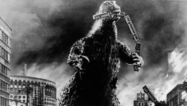 Japon canavar olan ve ilk iki filminde insanlara saldran Godzilla, dneminin en teknolojik filmi ve canavar nvann eline geirmitir. lerleyen senelerde Godzilla'ya insan zellikleri de yklenmitir.