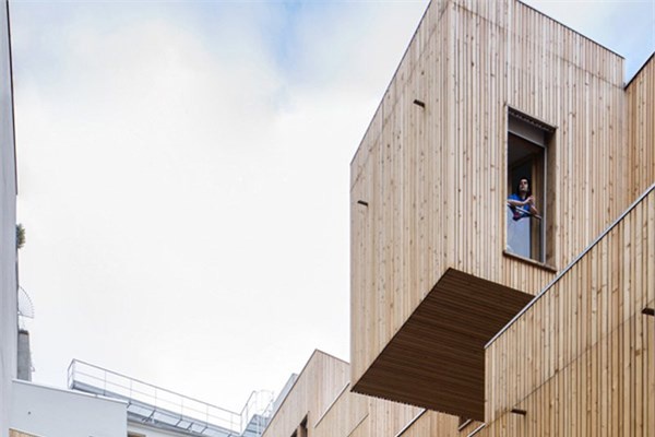 <p><b>En iyi apartman</b></p>  Paris'in kuzeyinde yer alan ahap binalardan oluan Tete in L'ai en iyi apartmanlar kategorisine girdi.