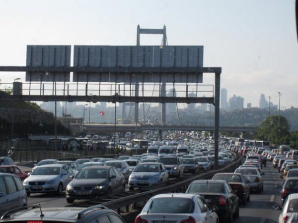 Kasm aynda yalarn daha da etkili olmasyla birlikte cumartesi gnlerinin kaza says gnlk ortalama 70-80 arasna ykseldi. Pazar gnlerinde ise oran deimedi. En ok kaza eyll aynda meydana gelirken ikinci sray kasm ay ald.