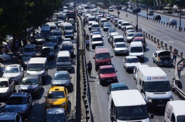 <p><b>KKEKMECE VE AVCILAR:</b></p>   E5 Kkekmece - Avclar ve ters istikametinde younlukla birlikte kaza oran olduka ykseliyor. Bu gzergahta gnlk ortalama 2 hasarl kaza meydana geliyor.