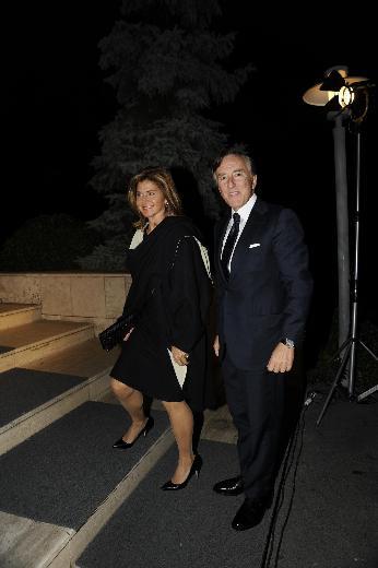 17 yl KSV ynetim kurulu bakanl yapan amcas akir Eczacba'nn 2010 ylnda vefatnn ardndan bu grevi stlenen Blent Eczacba'nn, bu kategoride dle layk grlmesi artc deil. Bundan iki ay kadar nce KSV'nin Deniz Palas'n 46 milyon TL'ye alp vakfa balayarak herkesten alk ald.