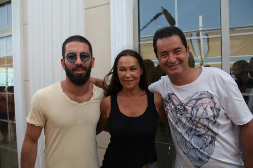 Televizyonda edindii tecrbeden cesaret alarak 2005 ylnda 'Acun Medya' adl prodksiyon irketini kurdu. Yapmcln ve sunuculuunu yapt 'Fear Factor', 'Survivor Trkiye', 'Var msn Yok musun?' ve 'Yok Byle bir Dans' program formatlar Trk izleyicisi tarafndan ok beenildi.