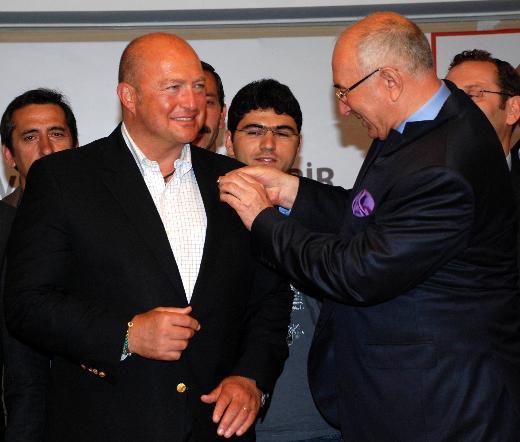 Mustafa Ko ynetimindeki Ko Grubu, bu srete ciddi bir yeniden yaplanma yaad. Grubun son 10 ylda belki de yapt en byk operasyon Tpra oldu. Tpra'n yannda Aygaz'n Opet'i alarak verdii destek de enerji grubunu Ko Grubu'nun amiral sektr yapt.