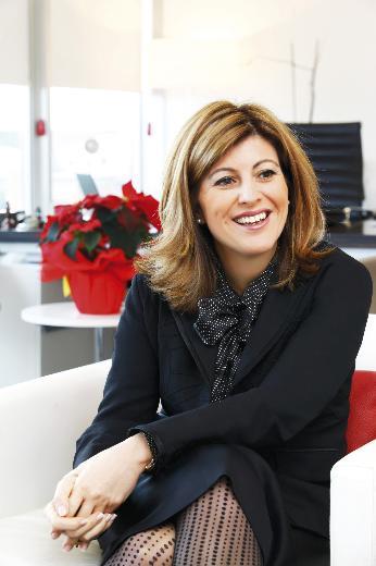 lk greve geldii 1 Ocak 2009'da GSM sektr dndan olmasndan dolay aknlk yaratan bu deiim, geen drt yl iinde ne kadar baar getirdiini ortaya koydu. Serpil Timuray, o zaman bu konuda hzl tketim sektrnde deneyim sahibi olmasn avantaja dntrdn aklamt.