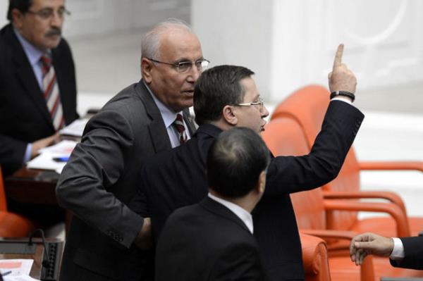 MHP Kocaeli Milletvekili Ltf Trkkan'a "Kaba ve yaralayc szler sarf ettii" gerekesiyle 9 Kasm 2012'te knama,