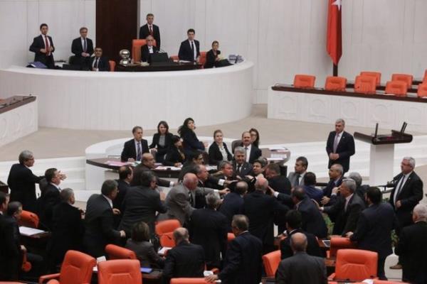 CHP'li Suphi Baykam, 13 Mays 1959'ta 5 birleim, 18 Aralk 1959'da da 12 birleim;