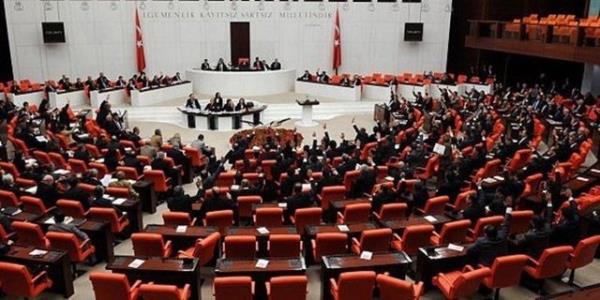 lk disiplin cezas alan milletvekili Yorgiyadis Efendi oldu. Yorgiyadis Efendi'ye, Meclis-i Ayan'da 17 Mays 1910'da mzakereleri engelledii gerekesiyle knama (Takbih) cezas uyguland.