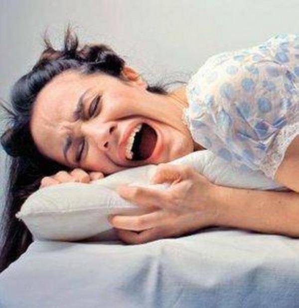 REM dnemindeki ryalarn korkun olduu sanlyordu. Ancak uykumuzun REM dndaki uyku blmlerinde de kt ryalar grlebildii ispatland.