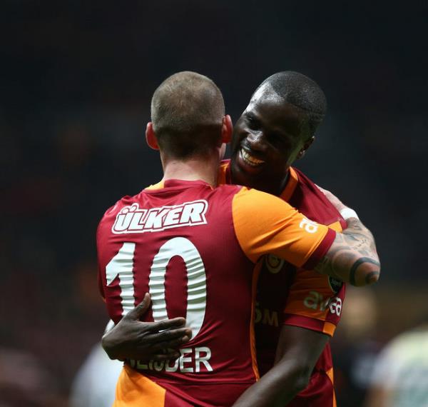 - Dirk Kuyt: "Fenerbahe'nin yenildii haftada Galatasaray'n rakibini 6-0 yenmesi Fenerbahe'nin bykln gsterir."