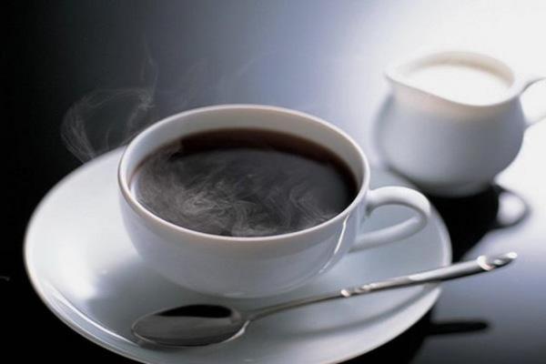 The NewYork Times'n bir haberine gre, bilim insanlar ve atletler, atletik performansa balamadan nce iilen bir bardak kahvenin zellikle uzun mesafe koular ve bisiklet gibi sporlarda performans olumlu etkilediini yllardr biliyorlar.